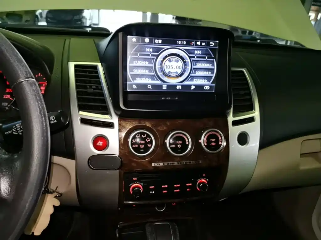 Mitsubishi Pajero Jinchang 2015 — фото 13