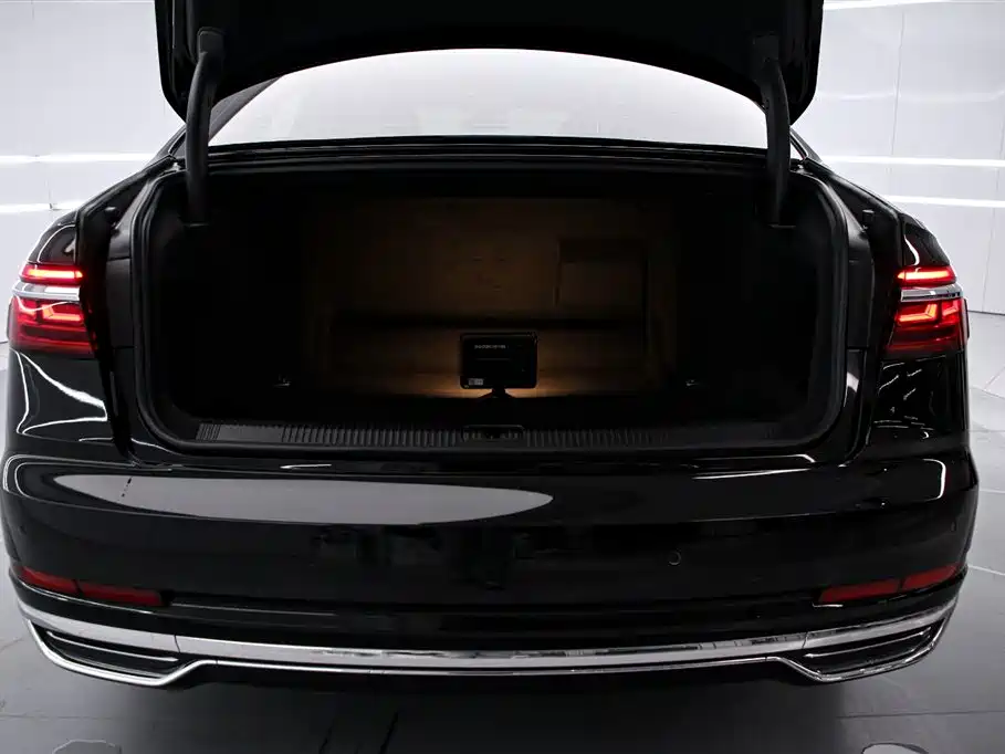 Audi A8 2021 — фото 17