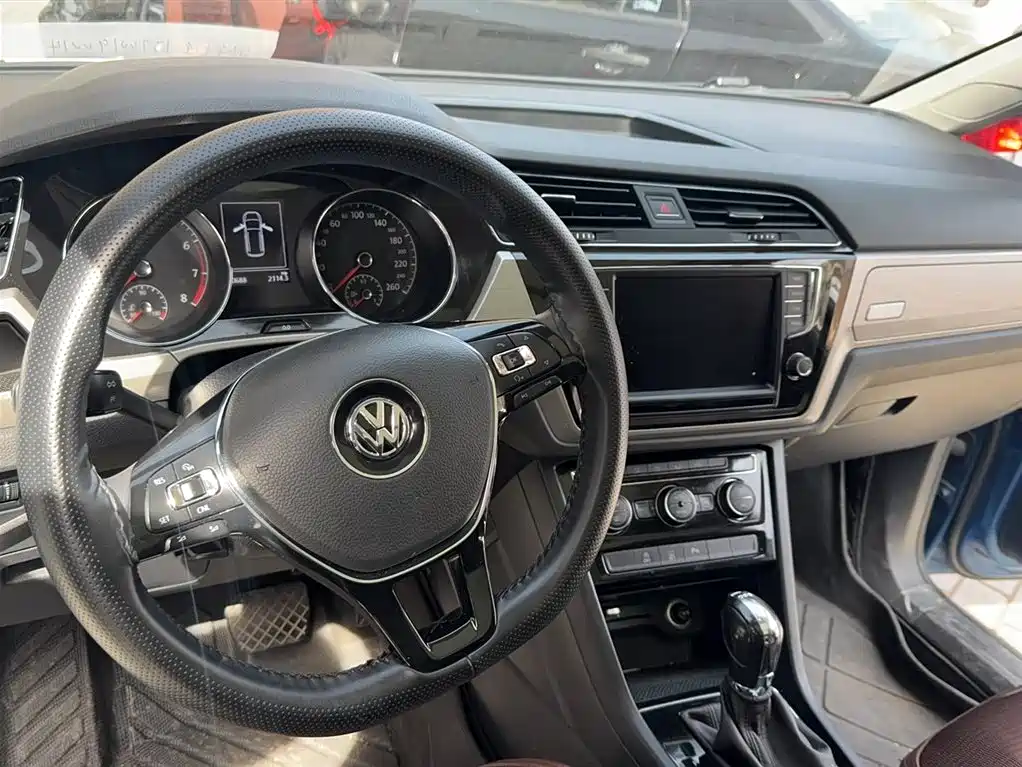 Volkswagen Touran 2018 — фото 17