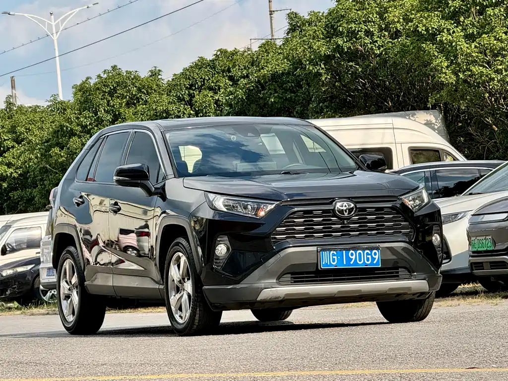 Toyota RAV4 2020 — фото 10