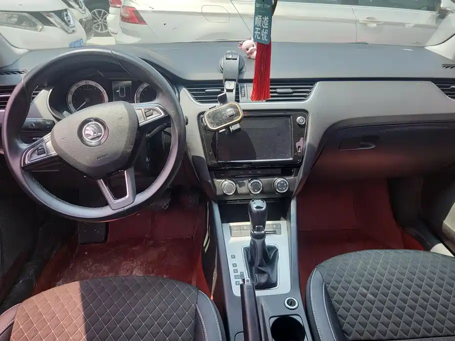Skoda Octavia 2018 — фото 12