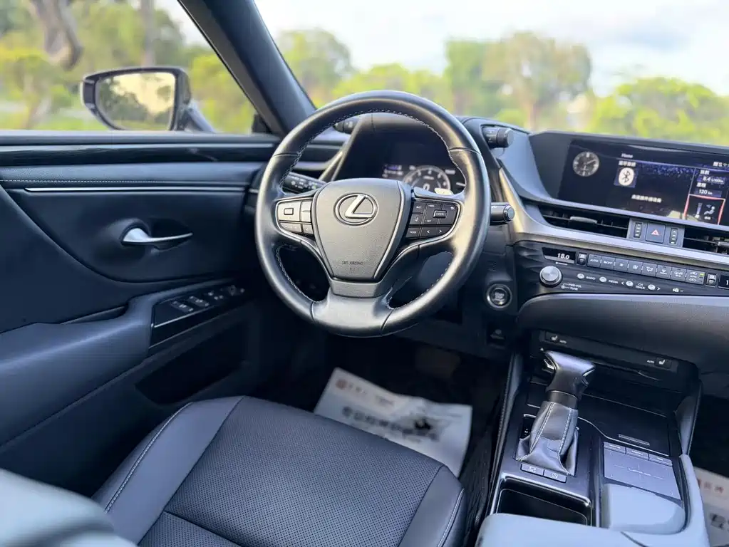 Lexus ES 2021 — фото 17