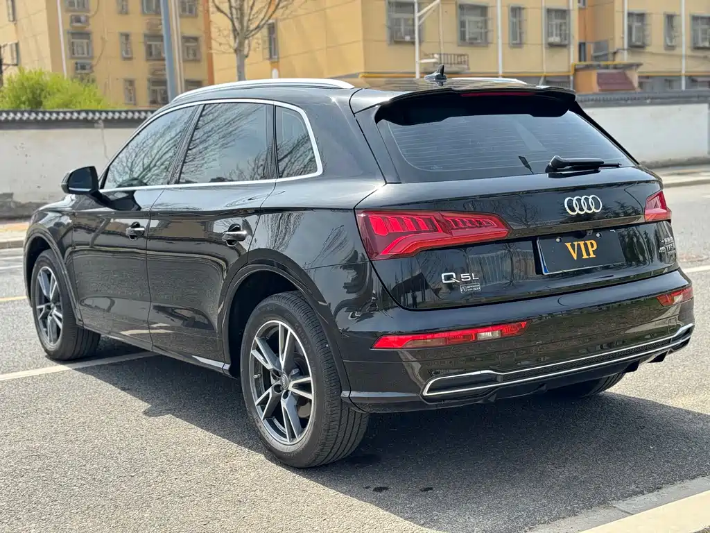 Audi Q5L 2019 — фото 9