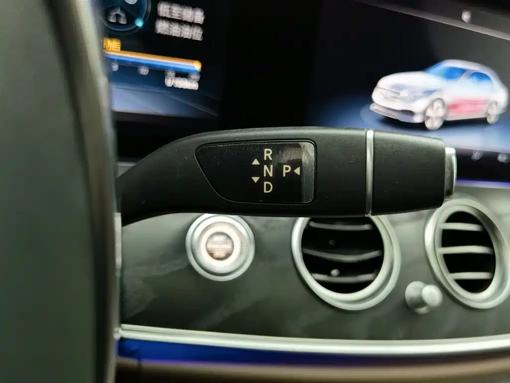 Mercedes-Benz E-Class 2018 — фото 13