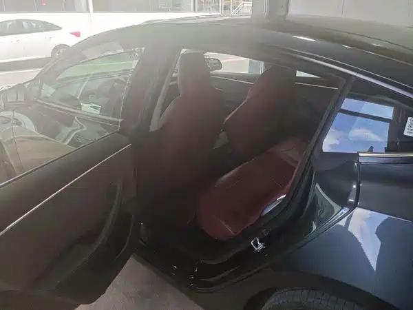 Tesla Model 3 2024