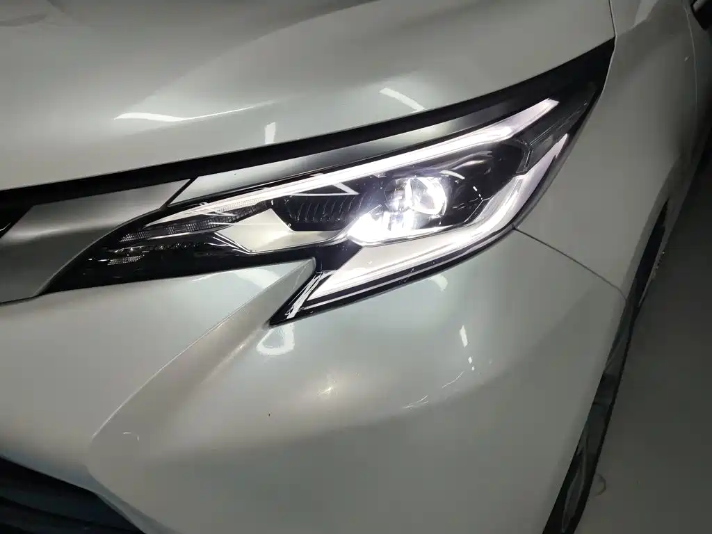 Toyota Sienna 2022 — фото 18