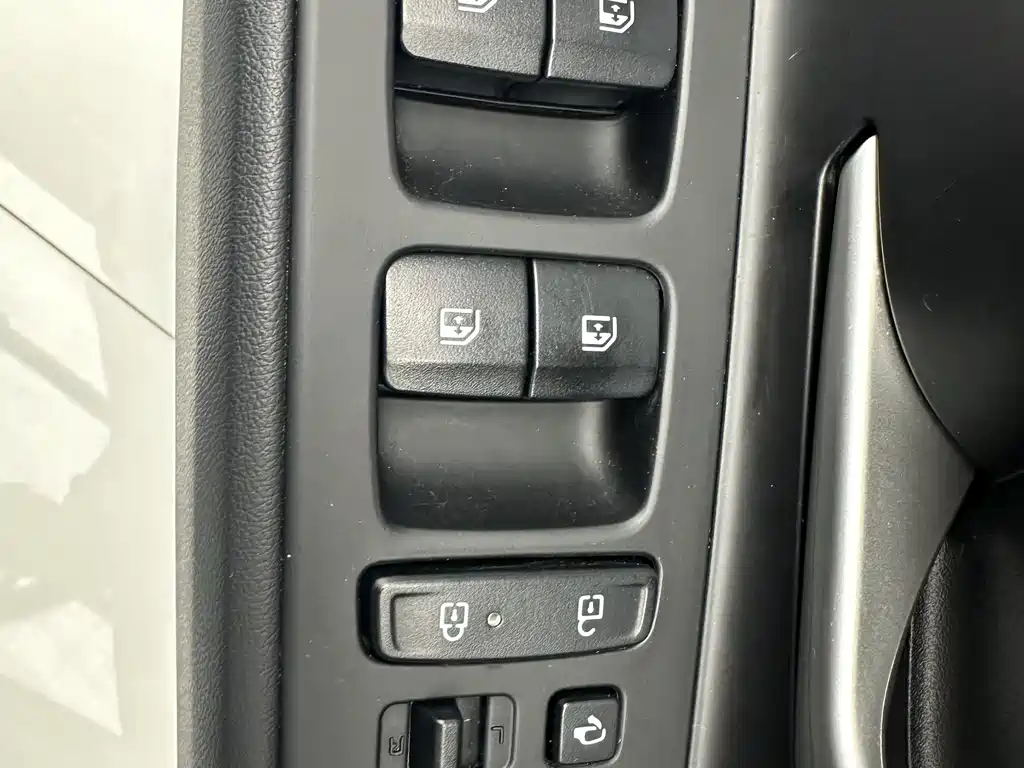 Hyundai Elantra 2023 — фото 12