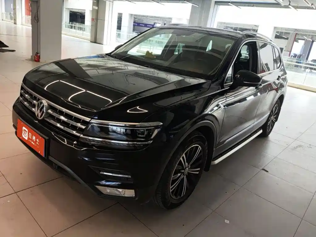 Volkswagen Tiguan L 2017 — фото 1