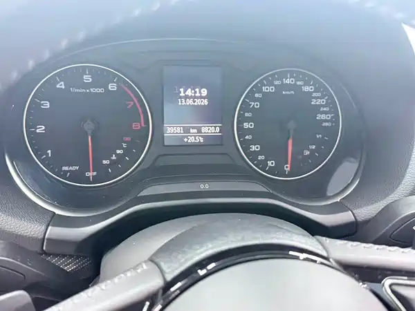 Audi Q2L 2023