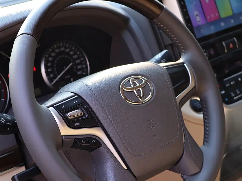 Toyota Land Cruiser 2020 — фото 13