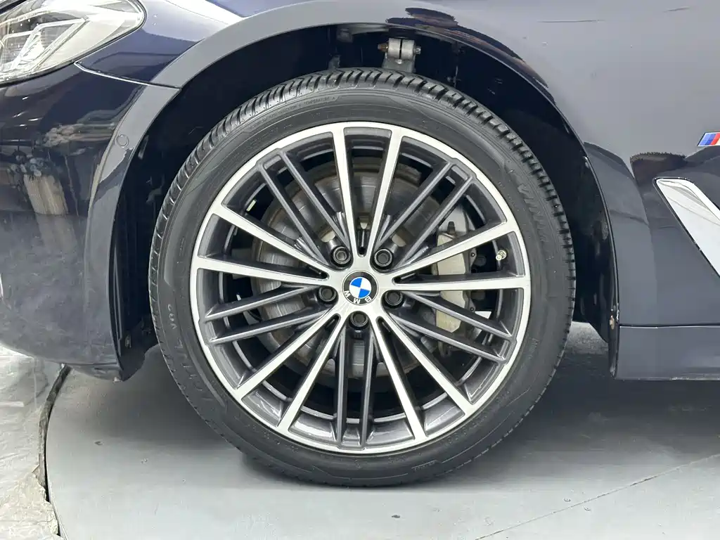 BMW 5 Series 2022 — фото 24