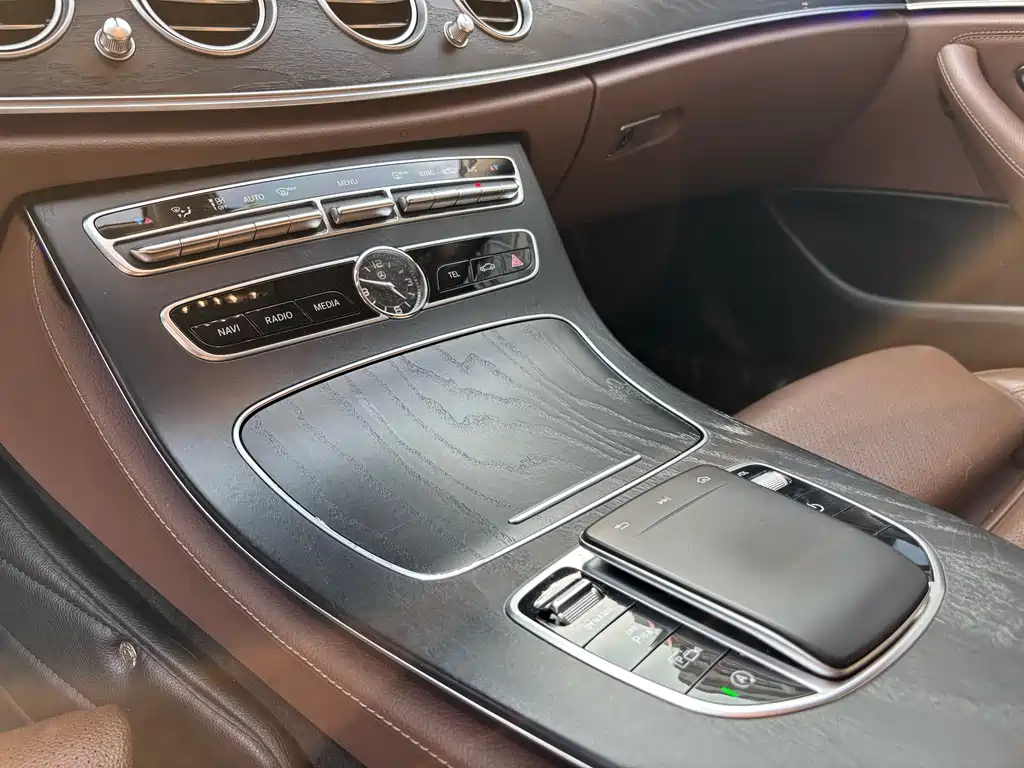 Mercedes-Benz E-Class 2019 — фото 21
