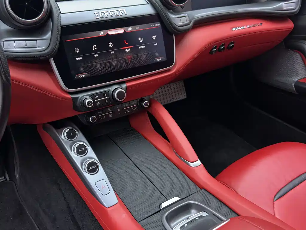 Ferrari GTC4Lusso 2019 — фото 17