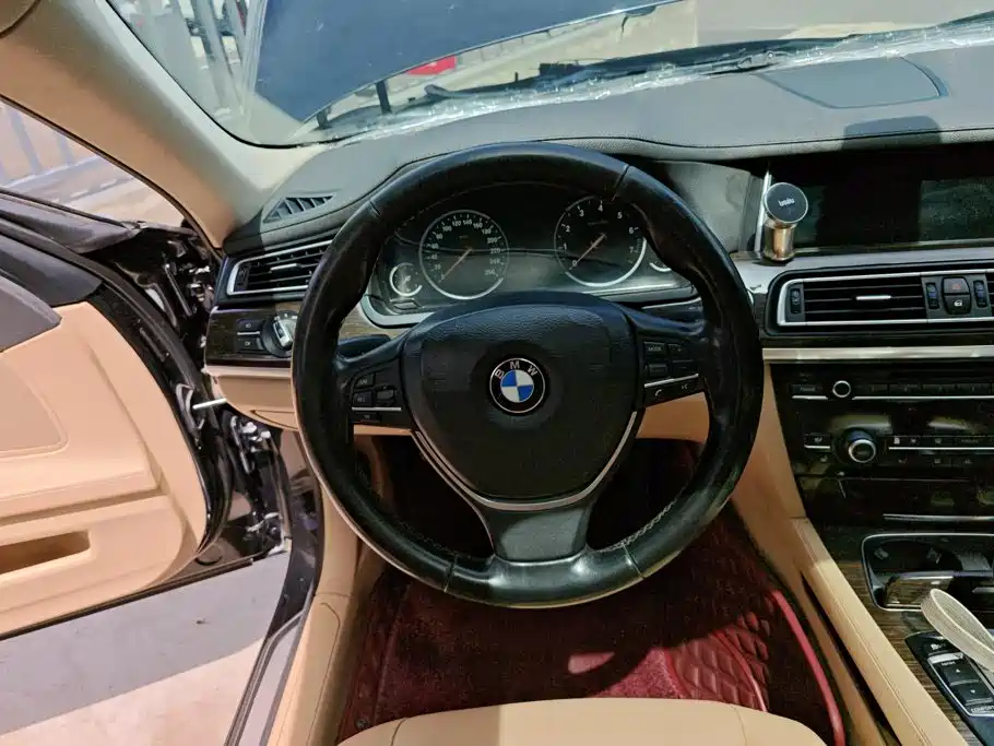 BMW 7 Series 2013 — фото 15