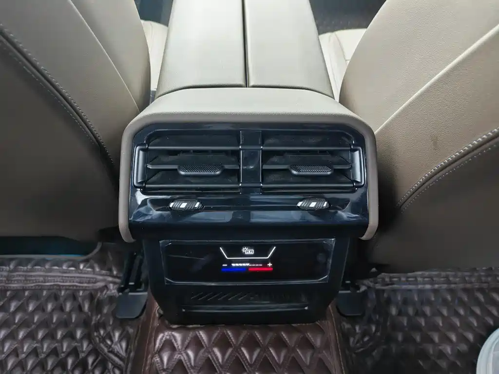 BMW 5 Series 2025 — фото 19