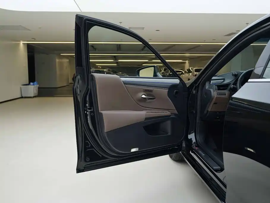 Lexus ES 2025 — фото 16