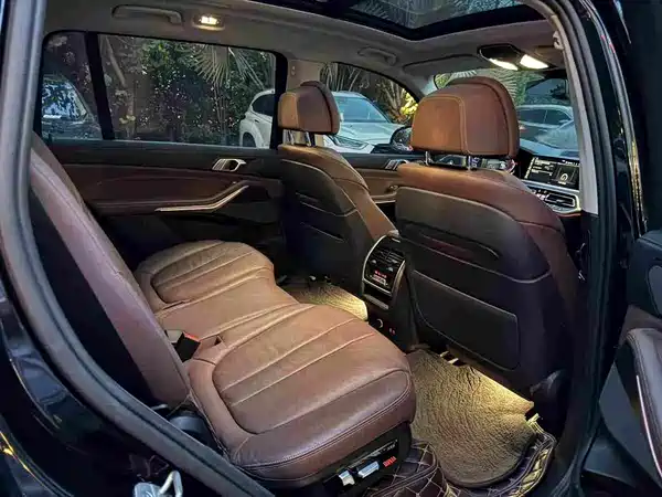 BMW X7 2021