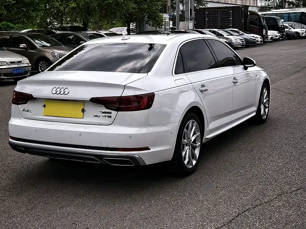 Audi A4L 2020 — фото 12