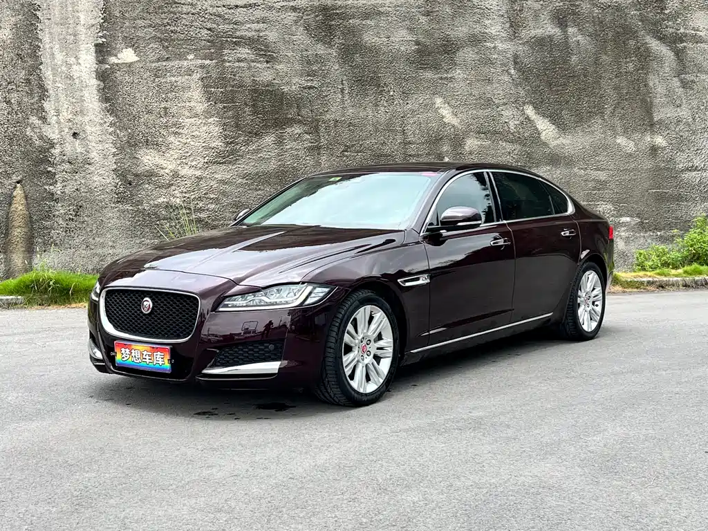 Jaguar XFL 2018 — фото 1