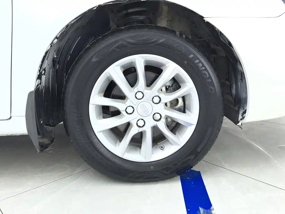Geely Emgrand 2021