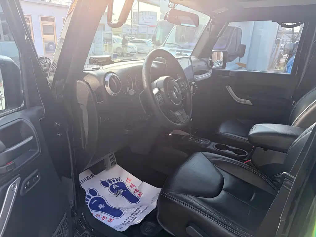 Jeep Wrangler 2017 — фото 10