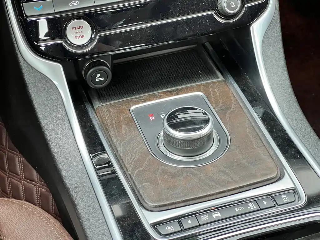 Jaguar XFL 2018 — фото 16