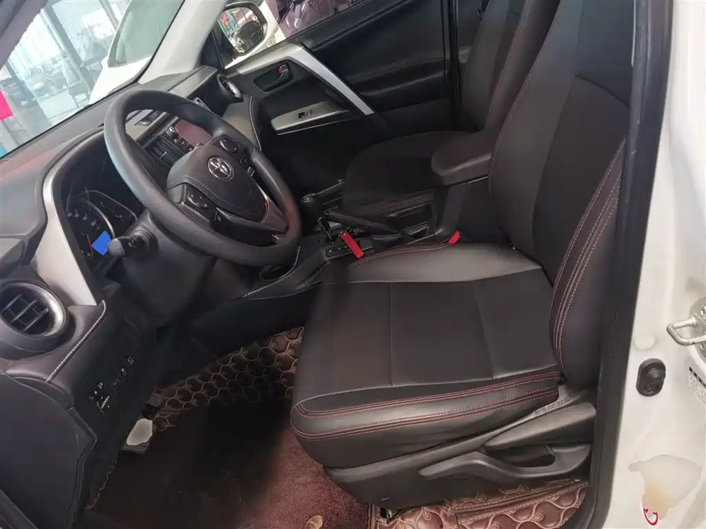 Toyota RAV4 2018 — фото 15
