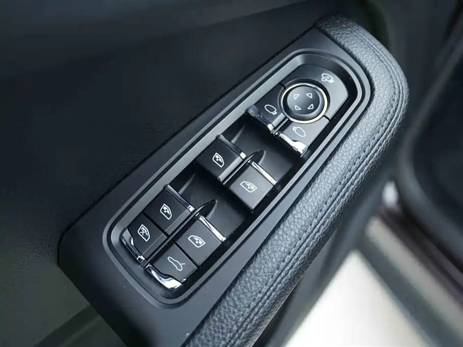 Porsche Macan 2018 — фото 11