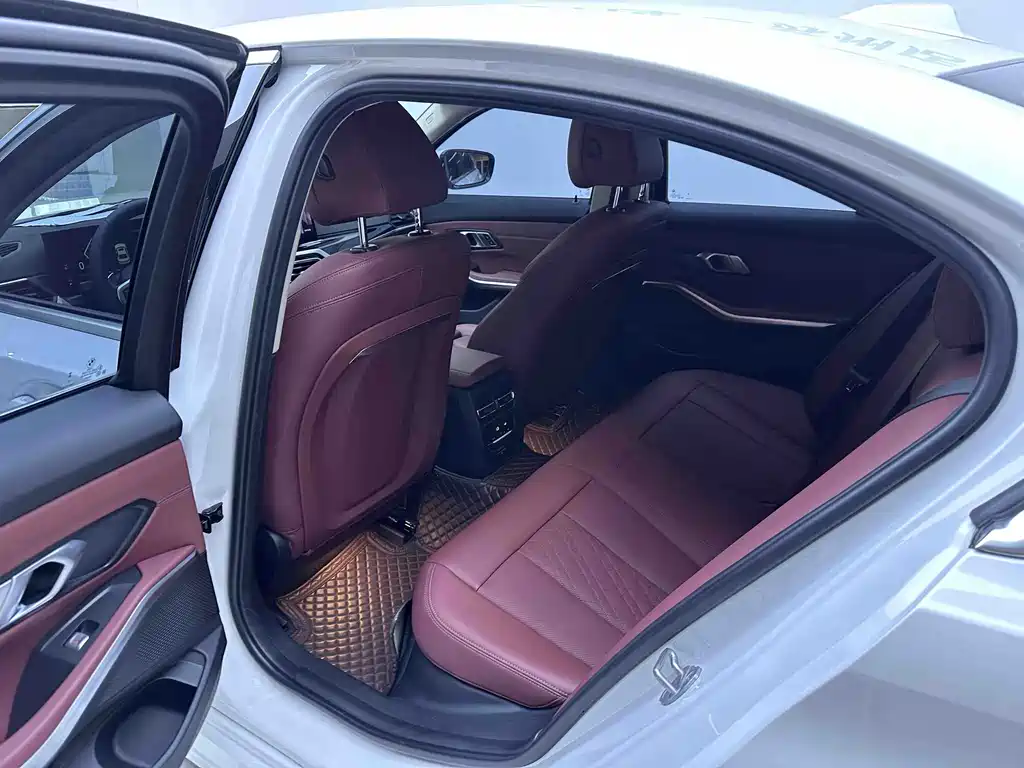 BMW 3 Series 2023 — фото 10