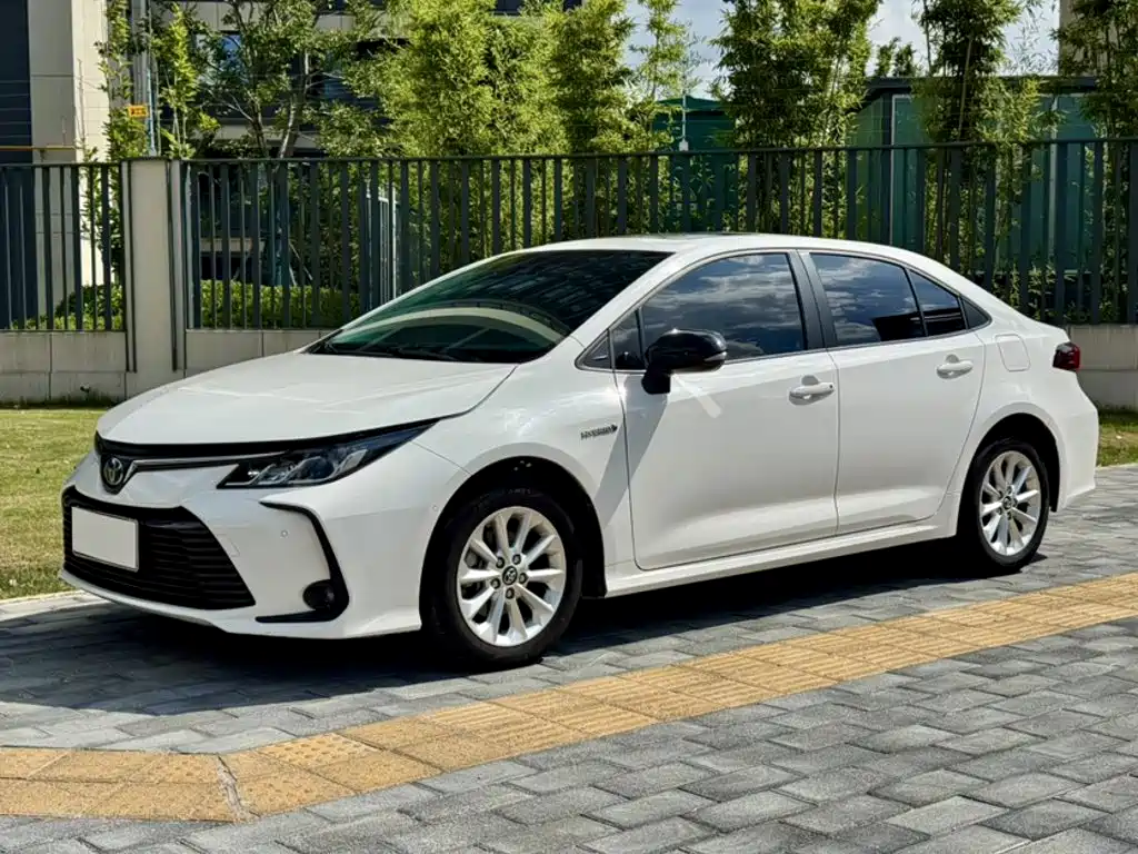 Toyota Corolla 2023 — фото 24