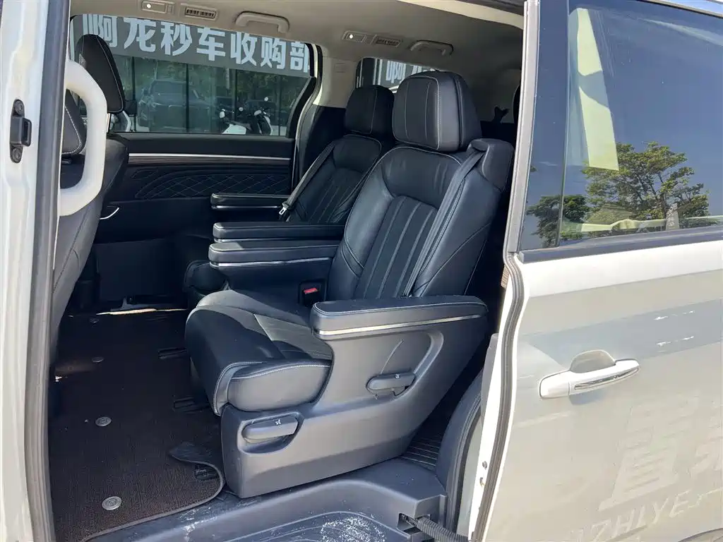 GAC Trumpchi M8 2019 — фото 5