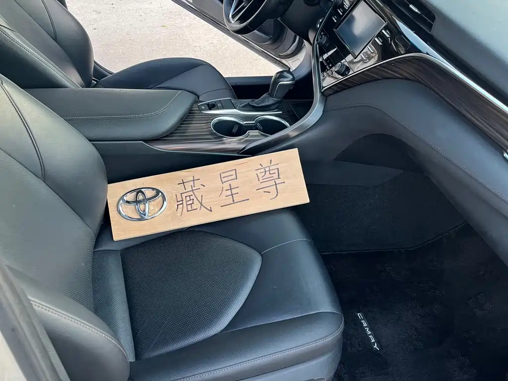 Toyota Camry 2019 — фото 17