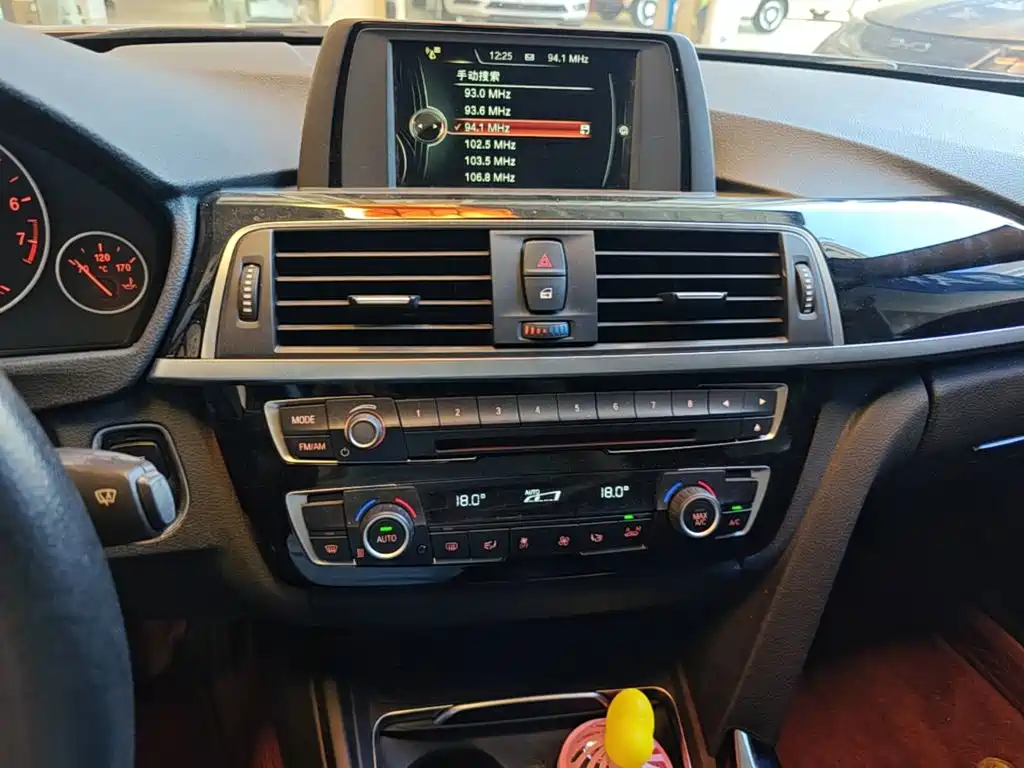 BMW 3 Series 2017 — фото 9
