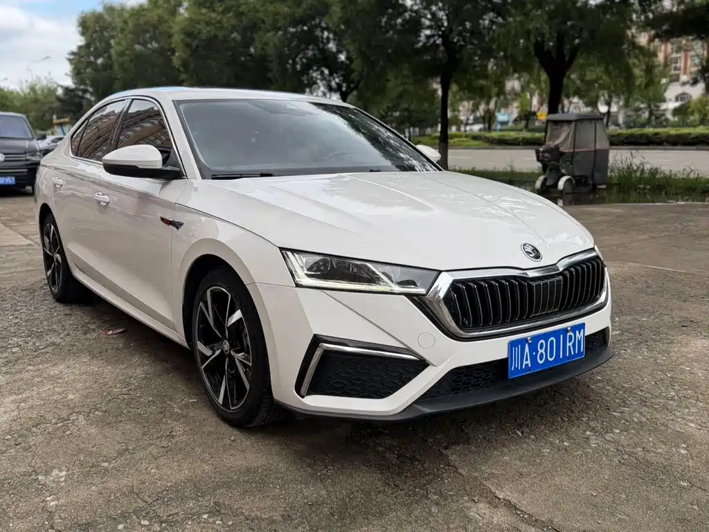 Skoda Octavia 2022 — фото 3