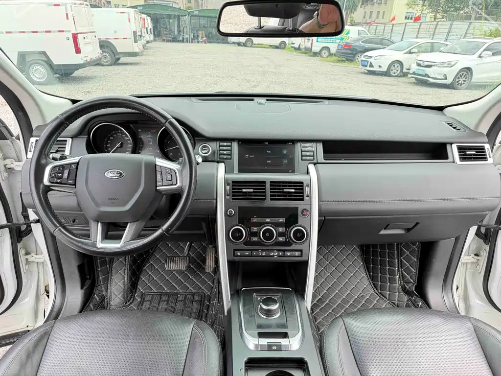 Land Rover Discovery Sport 2018 — фото 11