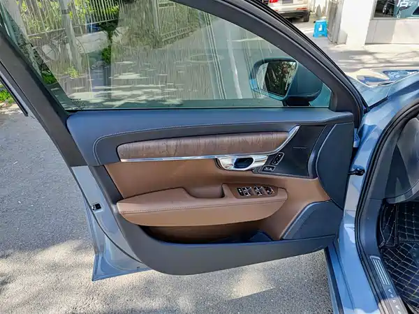 Volvo S90 2022