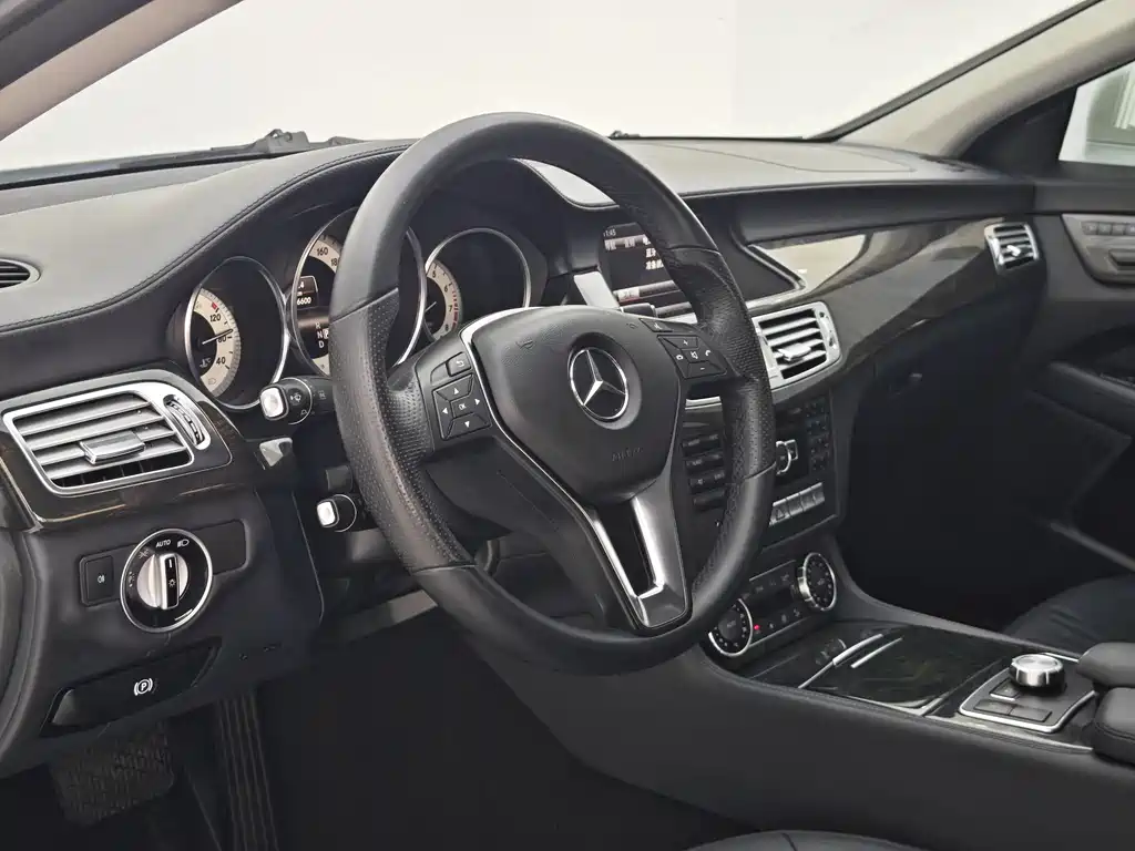 Mercedes-Benz CLS 2013 — фото 19