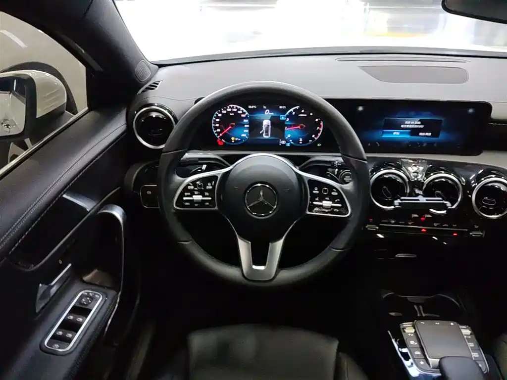 Mercedes-Benz A-Class 2022 — фото 11