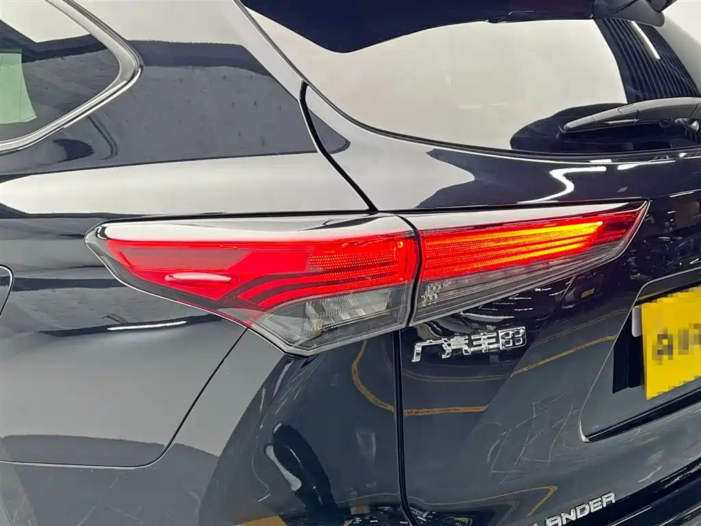 Toyota Highlander 2022 — фото 12