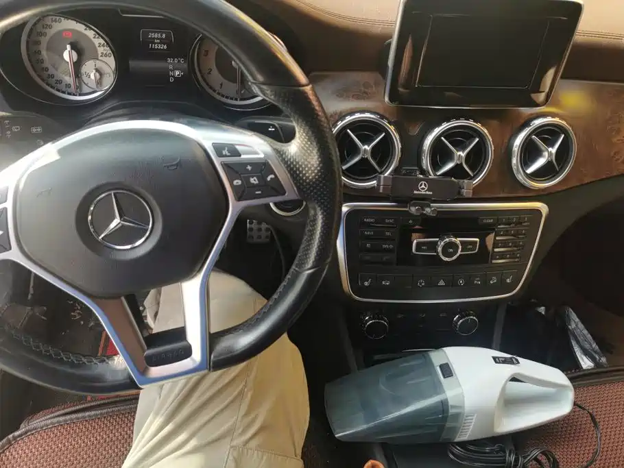 Mercedes-Benz GLA 2015 — фото 12