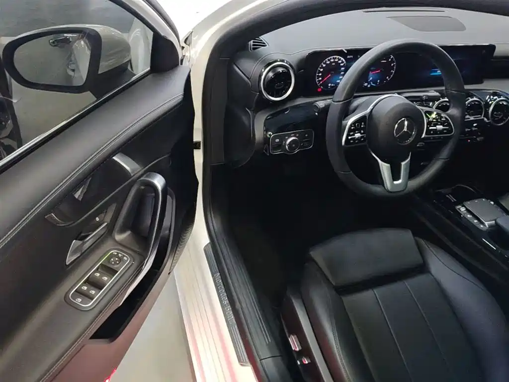 Mercedes-Benz A-Class 2022 — фото 16