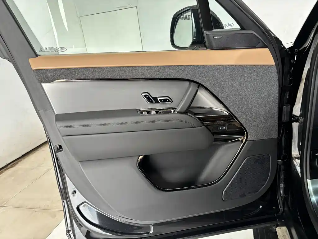 Land Rover Sport 2024 — фото 11