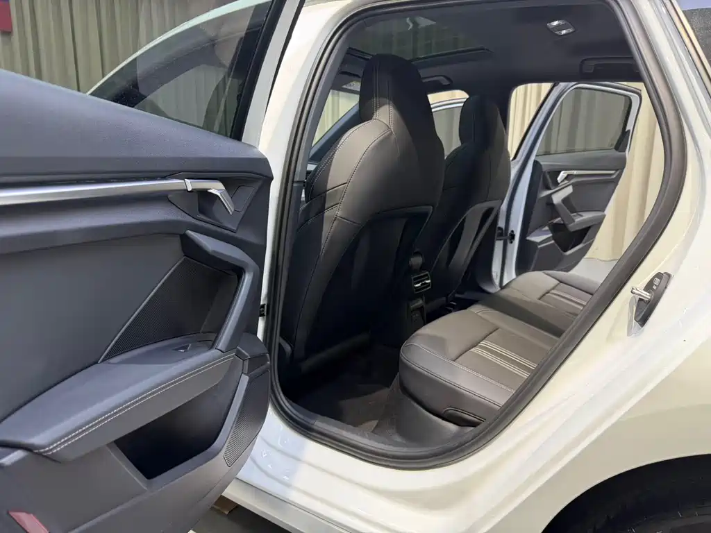 Audi A3 2023 — фото 8