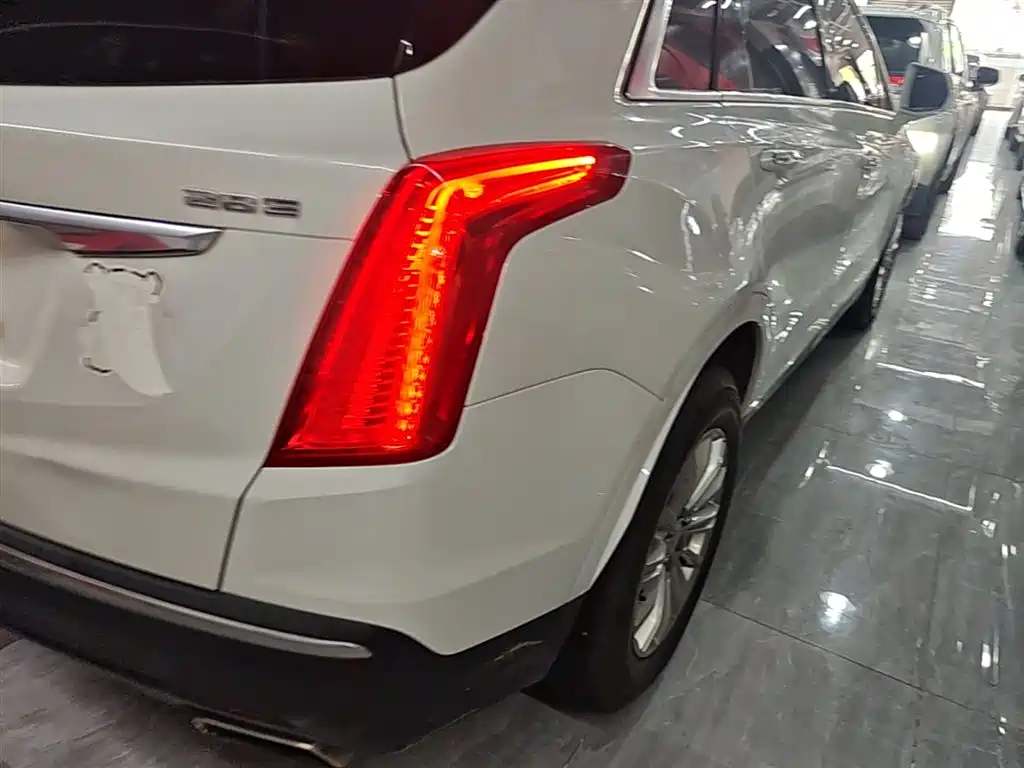 Cadillac XT5 2018 — фото 8