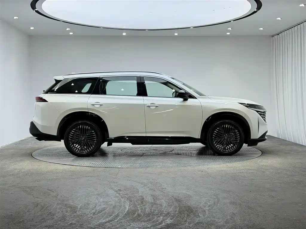 Nissan Teramont 2024