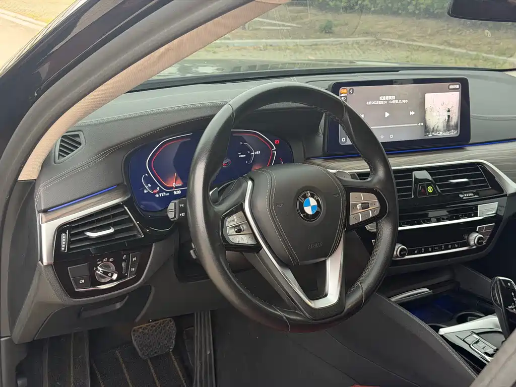 BMW 5 Series 2023 — фото 11