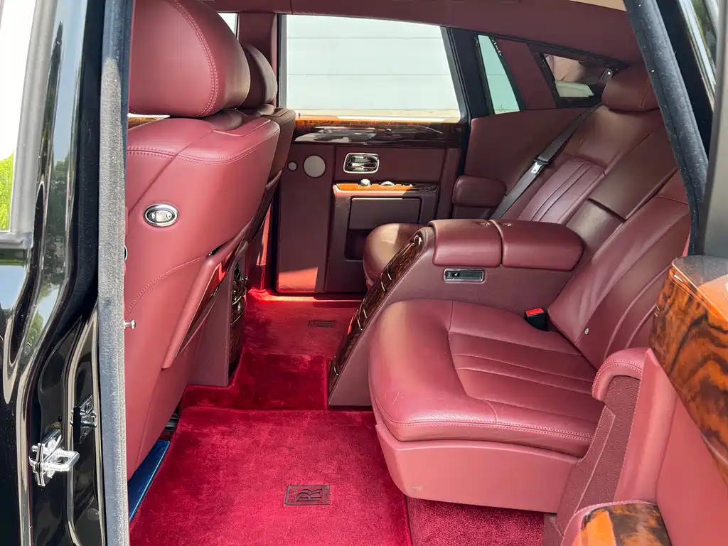 Rolls-Royce Phantom 2015 — фото 14