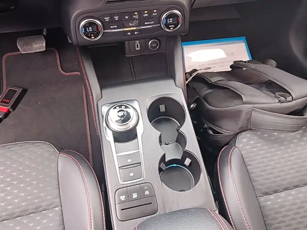 Ford Focus 2020 — фото 14
