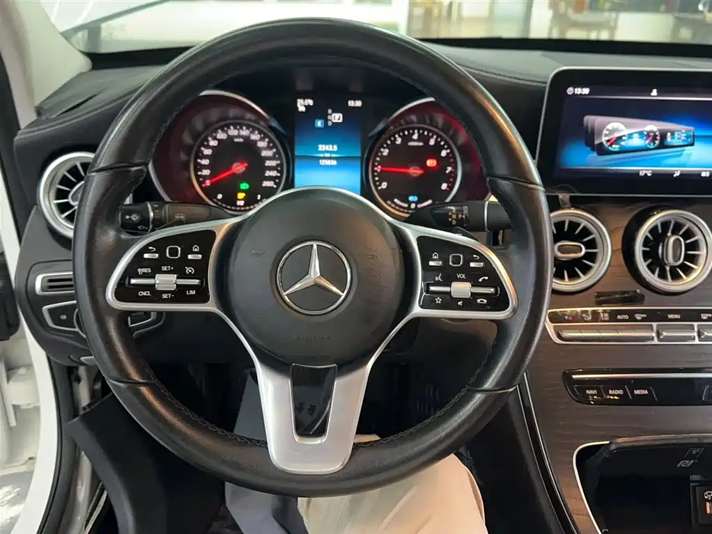 Mercedes-Benz C-Class 2018 — фото 14