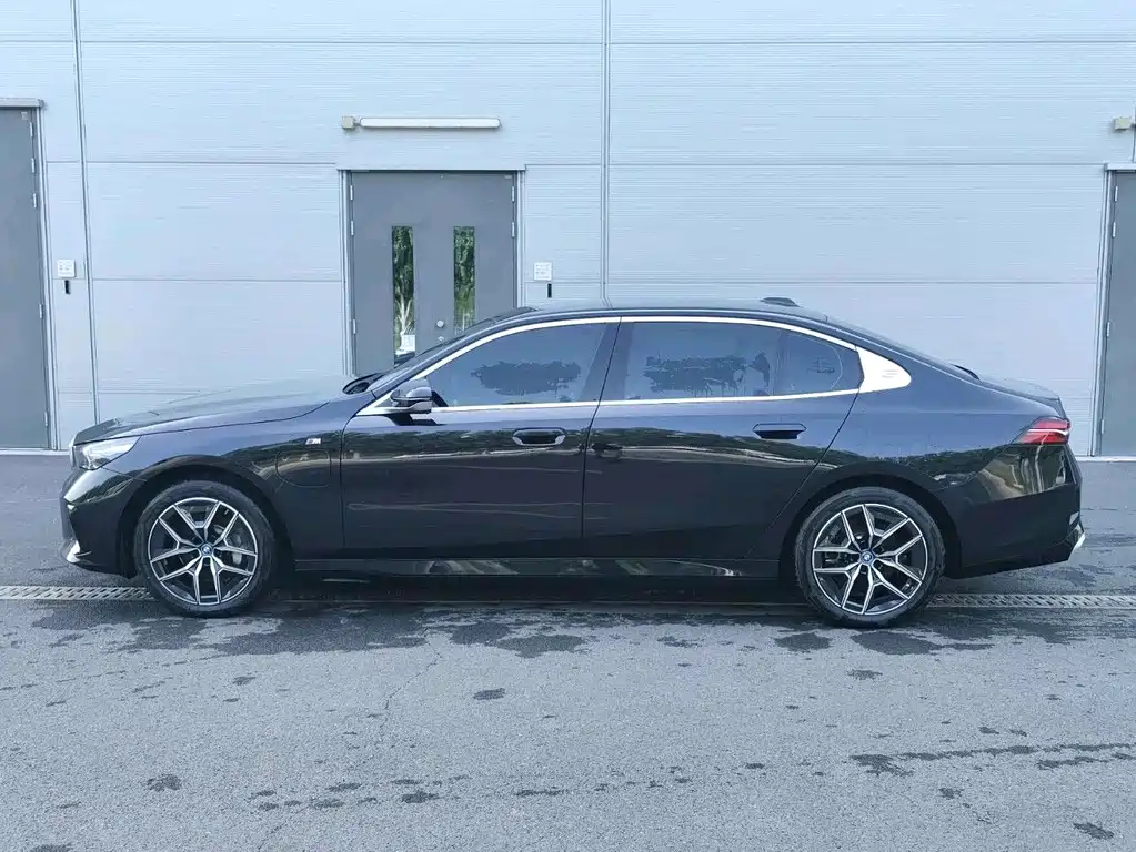 BMW i5 2025 — фото 12
